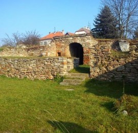 Zřícenina tvrze Kralice nad Oslavou